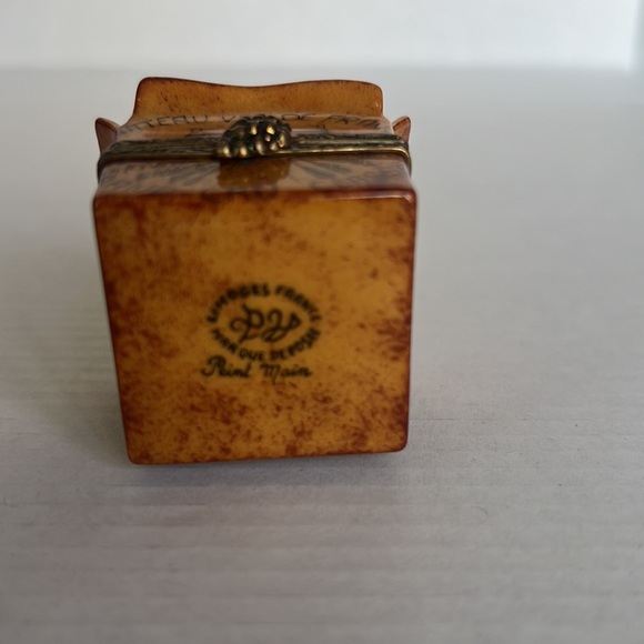 AUTHENTIC LIMOGES BOX W 4 wine bottles - Picture 4 of 4